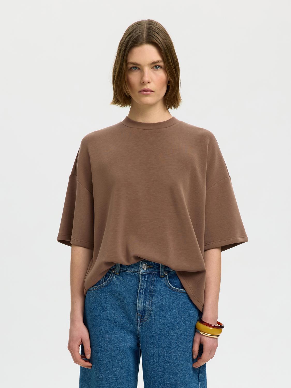 model_shot-front